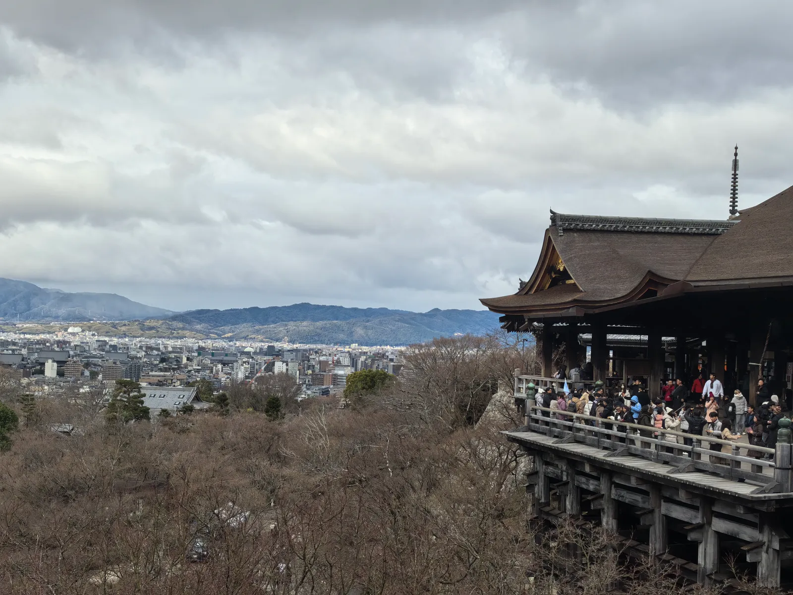 清水寺舞台与京都城市远景